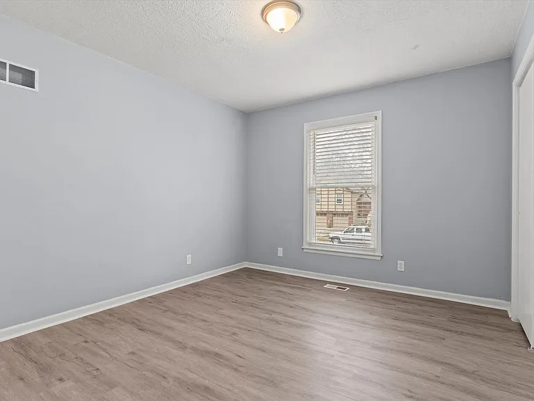 14501 S Village Dr — Photo 12