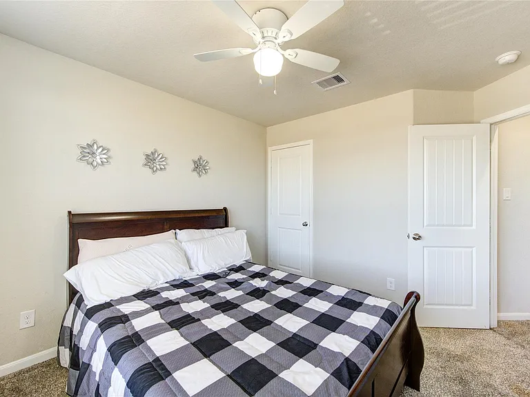 3306 Sumac Dr — Photo 33