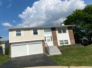 4621 Huntington Blvd, Hoffman Estates, IL 60192