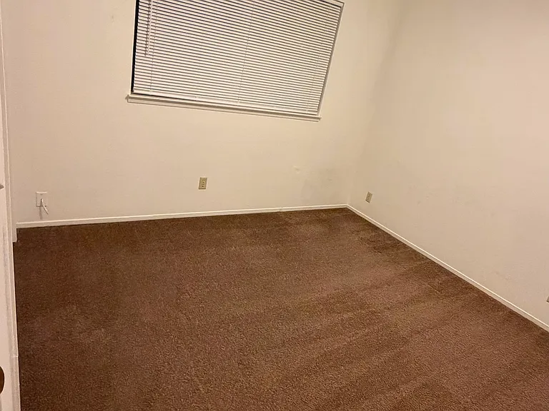 7400 Bruno Way — Photo 6