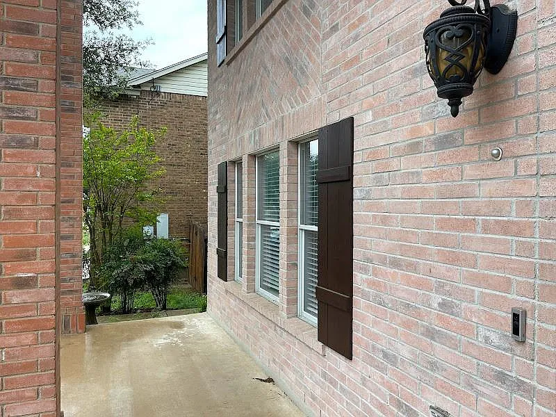4 bed, 2.5 bath, 3290 sqft, $2,500 — Photo 3