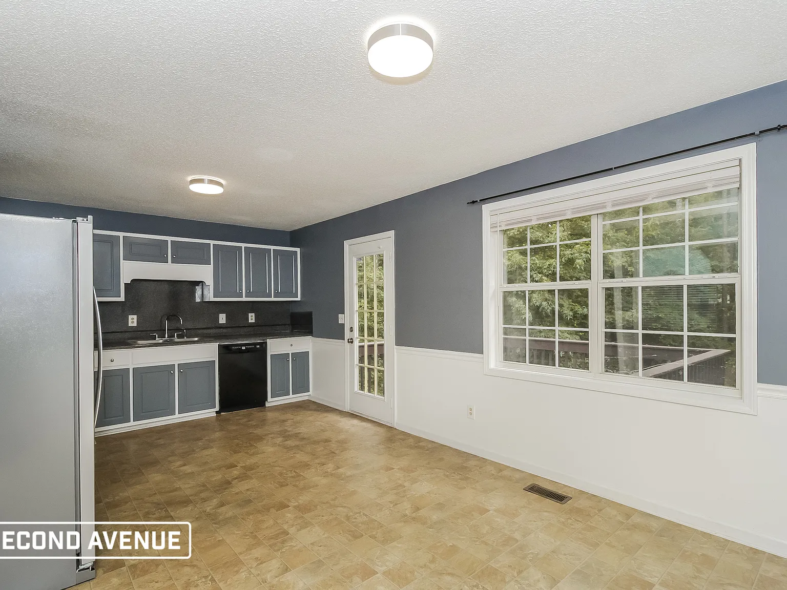 5 bed, 3.0 bath, 2400 sqft, $2,195 — Photo 2