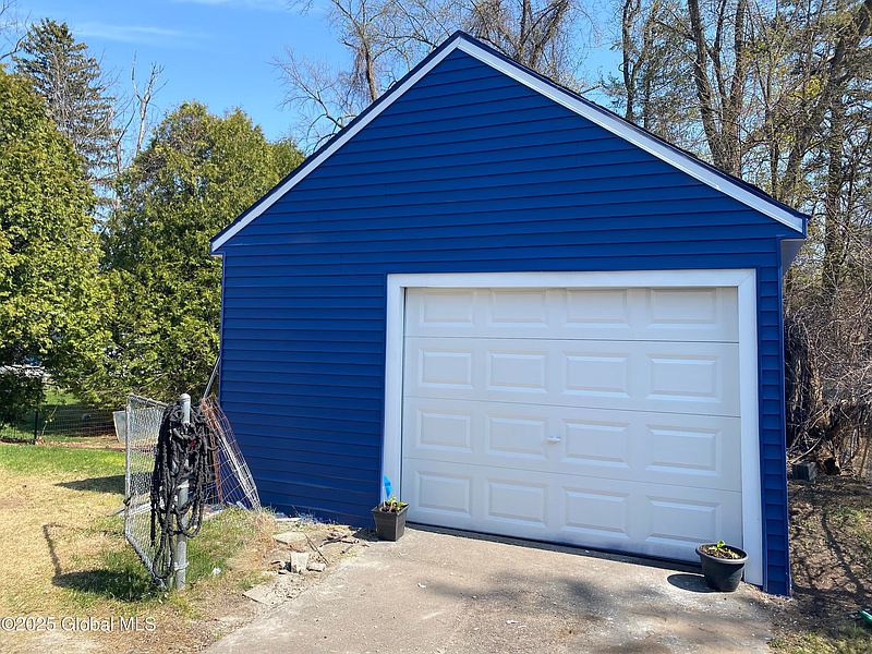 5th image of 483 Bradford Road