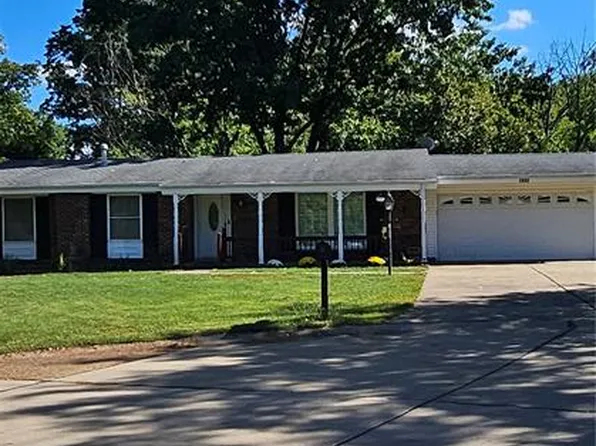 1000 Mackinac Dr, Saint Louis, MO 63146