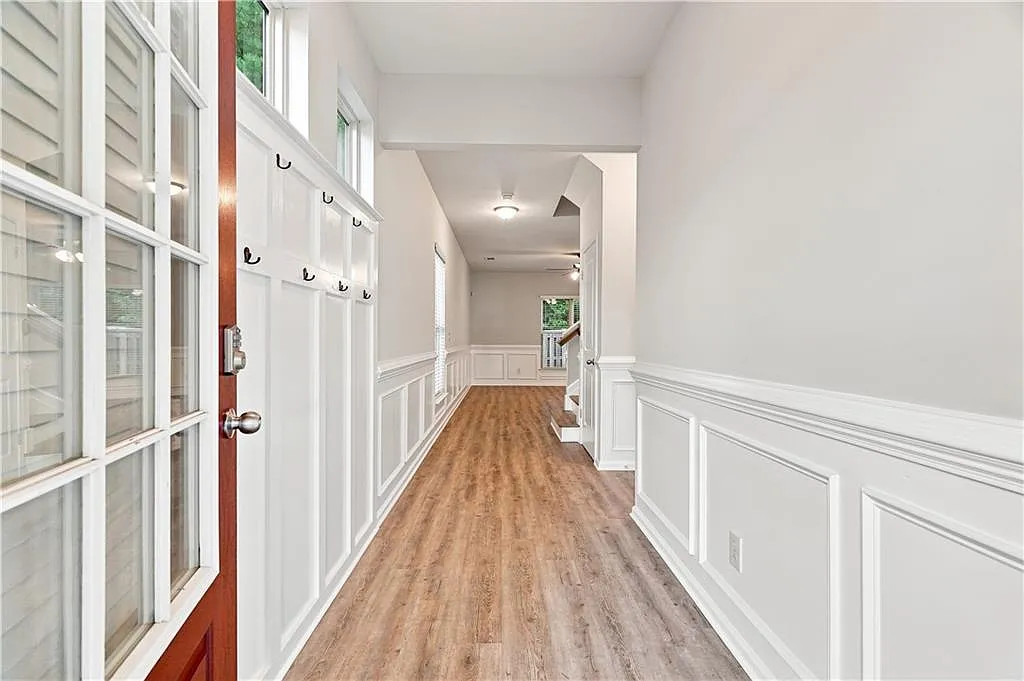 3 bed, 2.5 bath, 2076 sqft, $2,350 — Photo 2