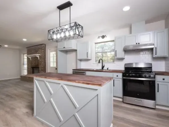 815 Rosewood Dr, Benton, AR 72015