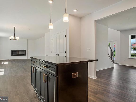 4th image of 6513 Suitland Rd