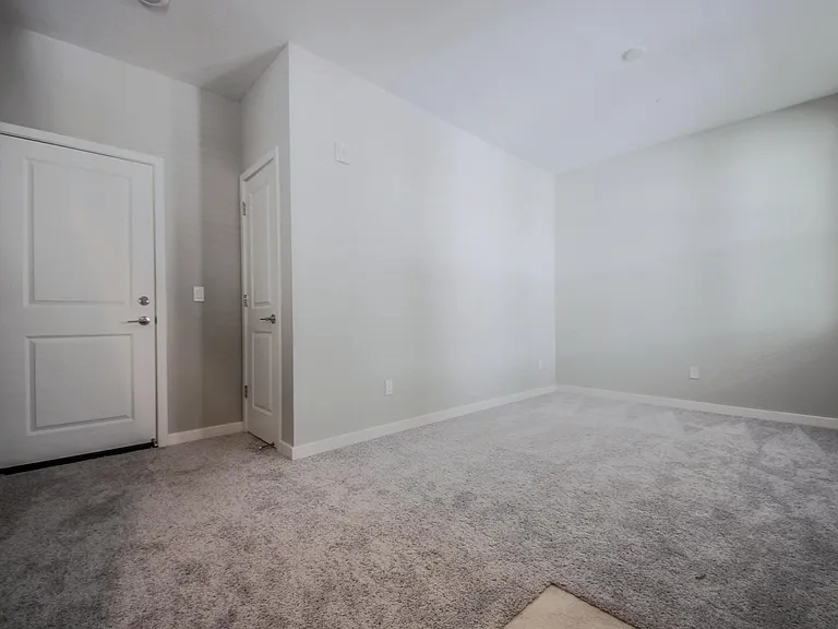 1579 Pratt Pl — Photo 8