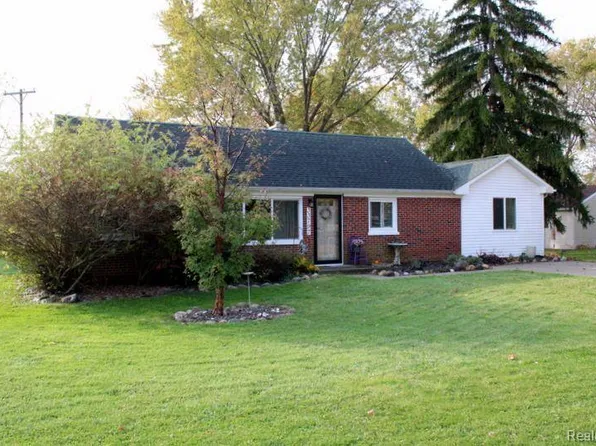 33797 W Jefferson Ave, Brownstown, MI 48173