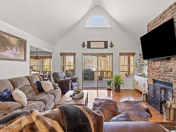 2nd image of 317 Georgee Rd