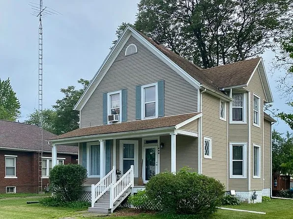 402 S Maple St, Nokomis, IL 62075