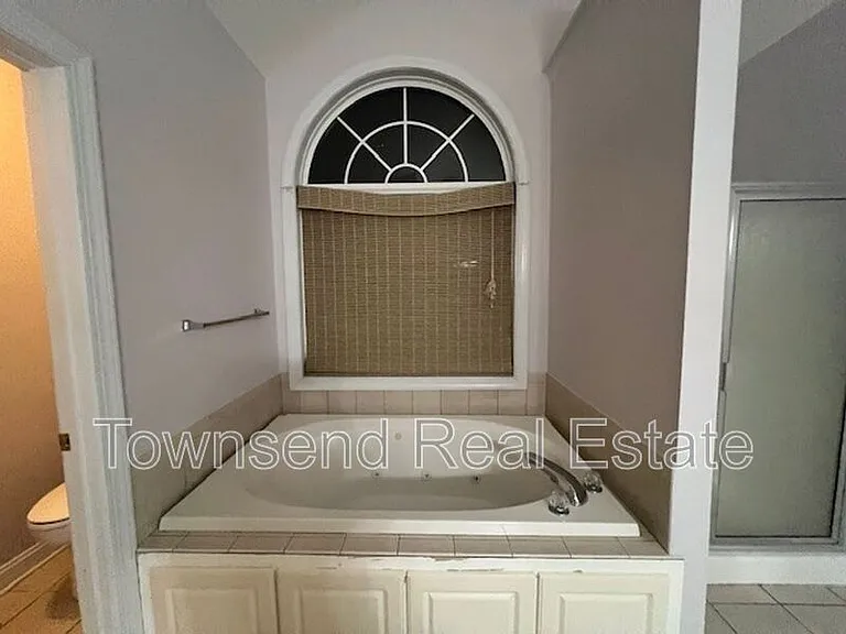 305 W Summerchase Dr — Photo 14