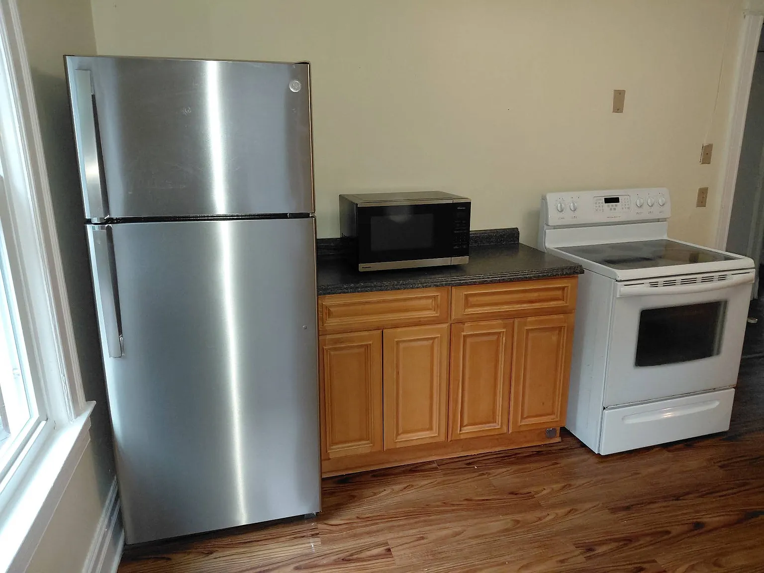 2 bed, 1000 sqft, $1,360 — Photo 3