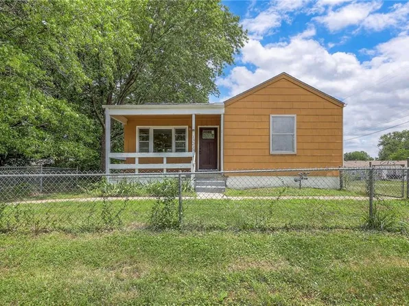 13213 5th St, Grandview, MO 64030