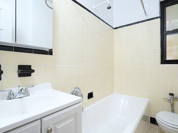 5th image of 340 E Mosholu Pkwy S APT 2E