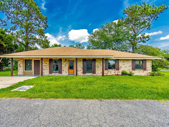 500 Adam Hall St, Napoleonville, LA 70390