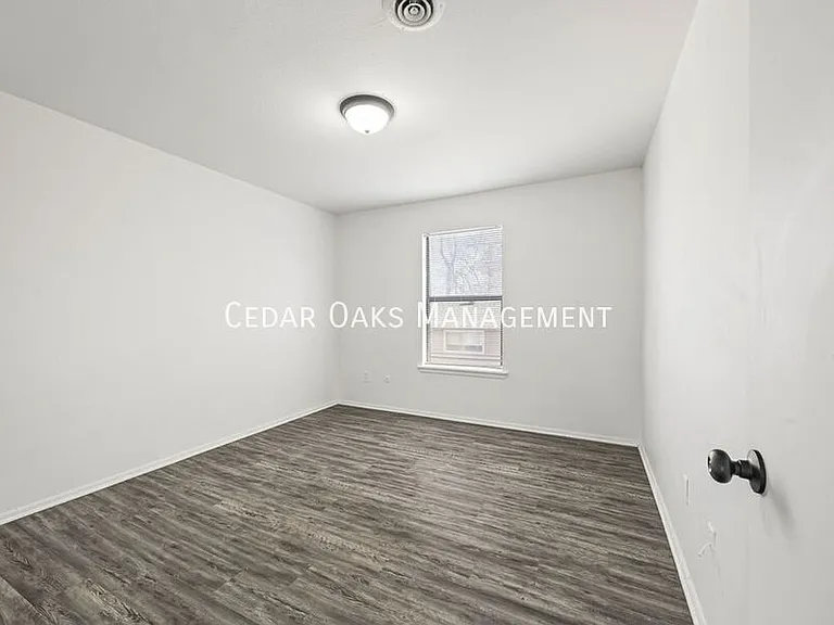 1931 W Deane St #U — Photo 10