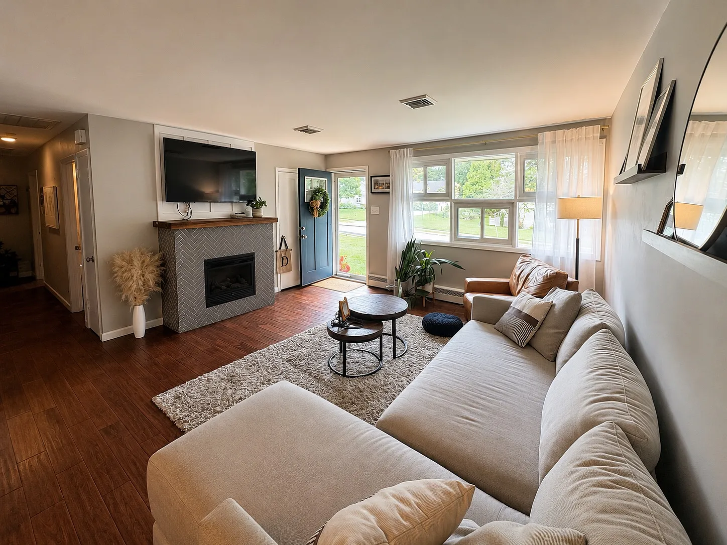 3 bed, 1369 sqft, $3,800 — Photo 4