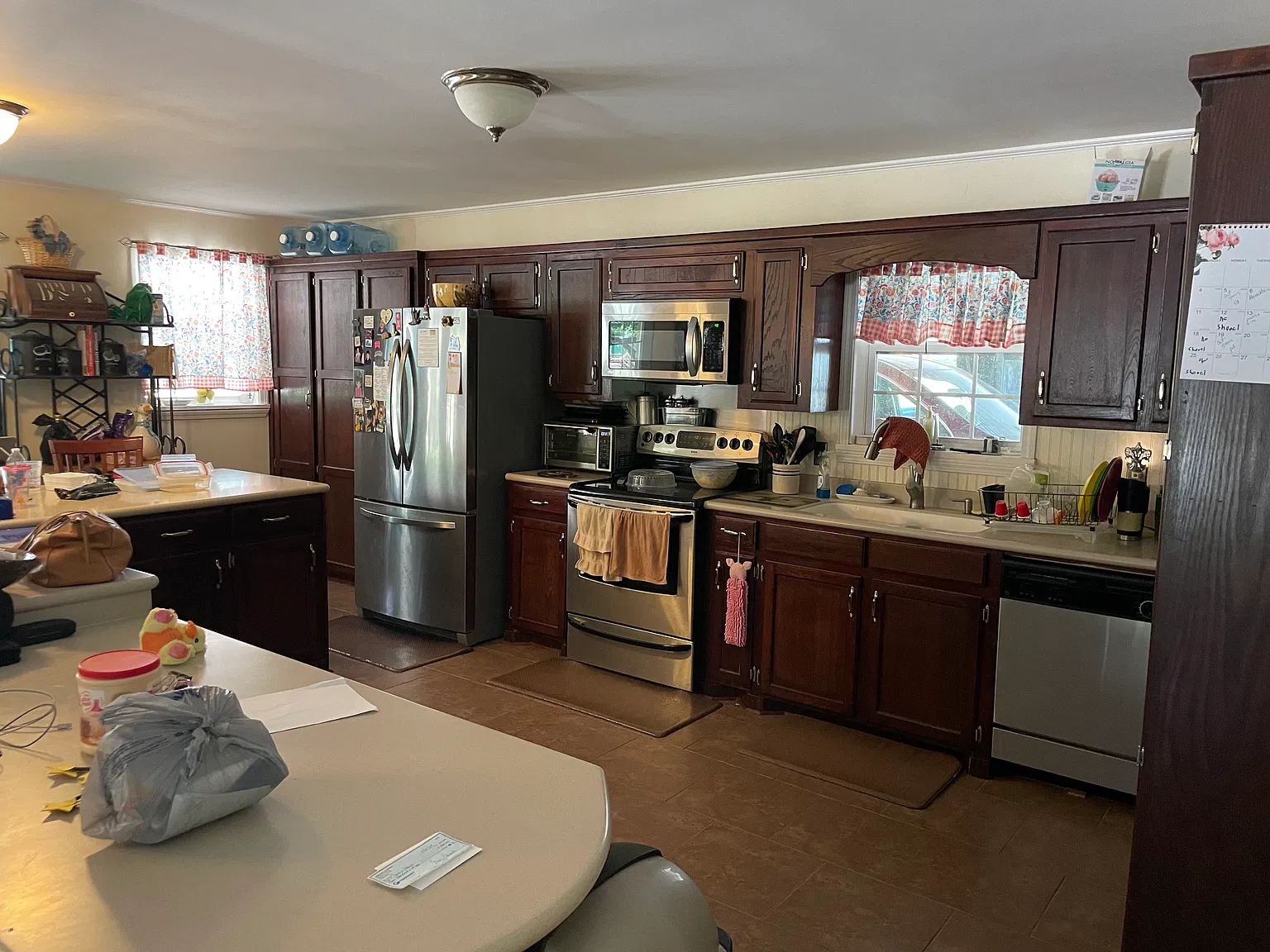 4 bed, 1.5 bath, 1851 sqft, $3,500 — Photo 3