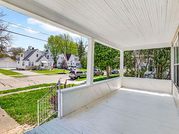 3rd image of 355 Oak St