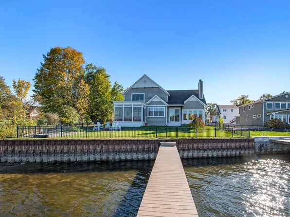 702 Elk St, Spring Lake, MI 49456