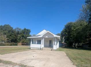 704 S Main St, Campbell, MO 63933