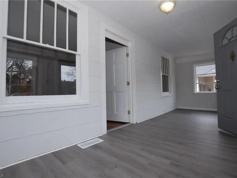 140 W Acadia Ave — Photo 5