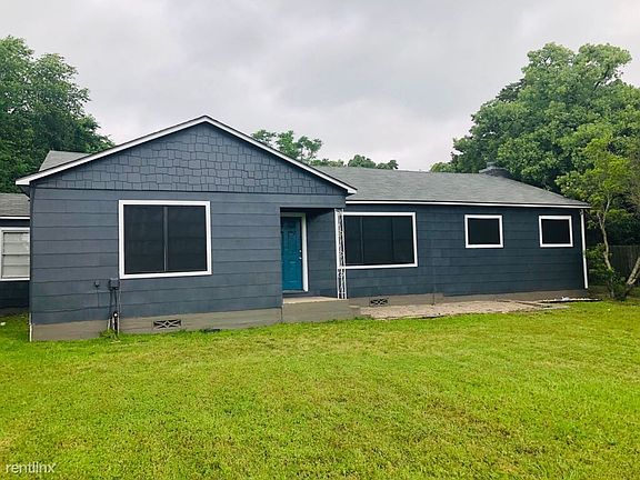 Great house recently remodeled 1.5 acres