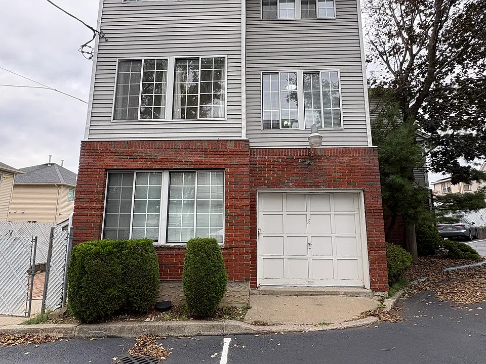 16 Roosevelt Ct