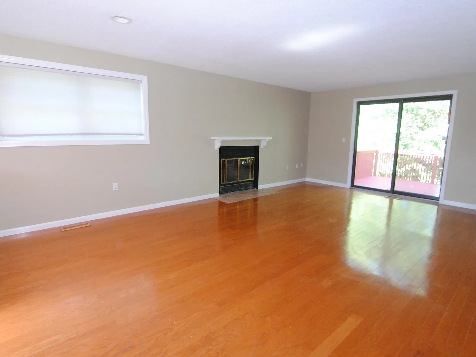 2 bed, 1.5 bath, 1322 sqft, $2,750 — Photo 2