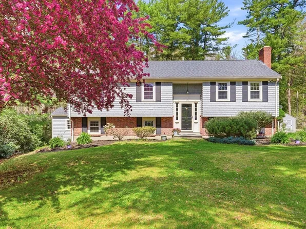 15 May Elm Ln, Norwell, MA 02061
