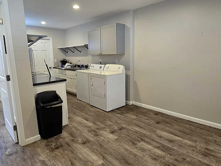 205 Stone St NW — Photo 1