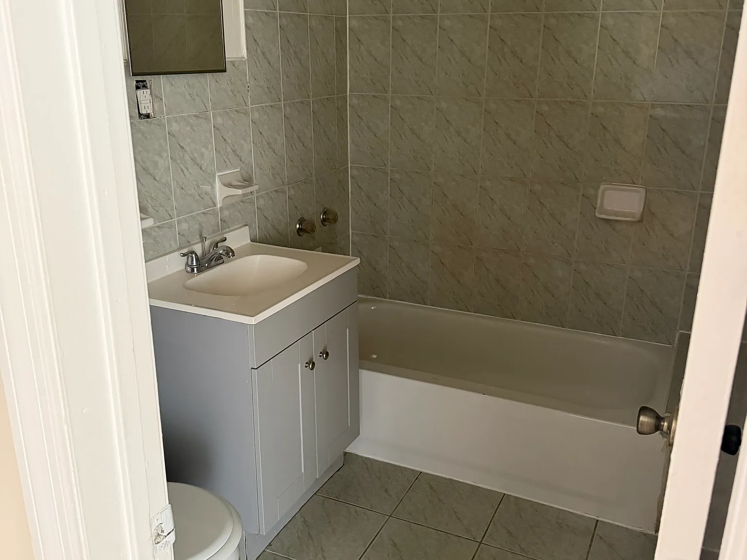 3 bed, 1000 sqft, $3,500 — Photo 4