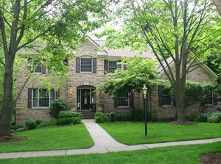 255 Lindsey Ave, Grayslake, IL 60030