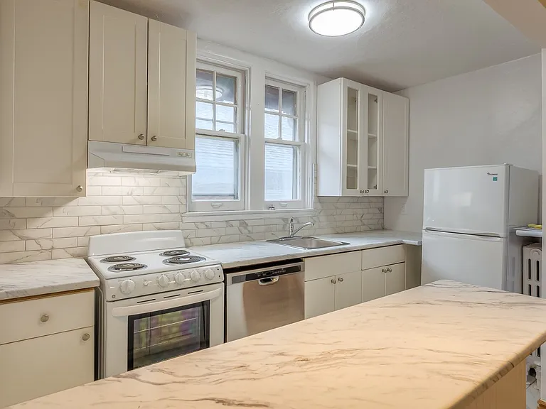 20 Acacia Rd — Photo 3