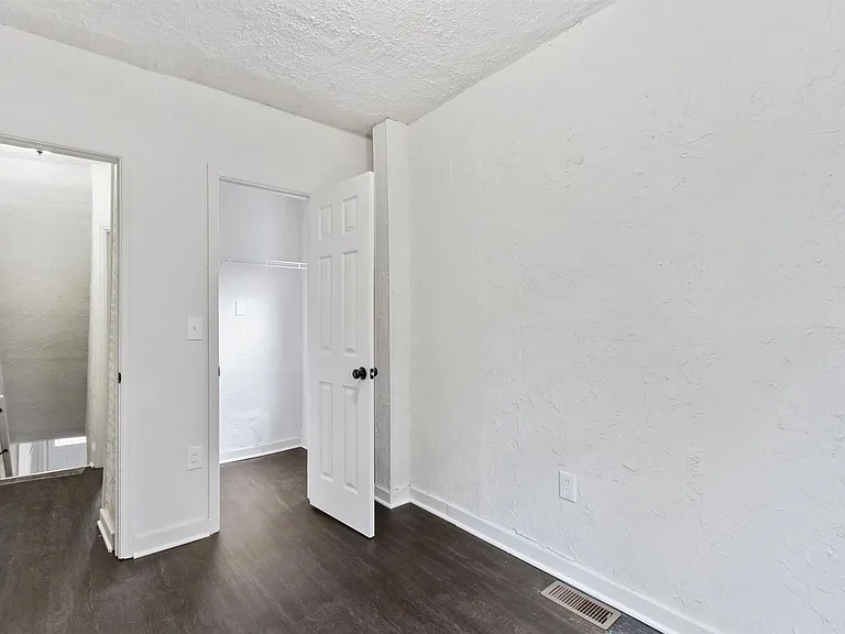 916 May St — Photo 9
