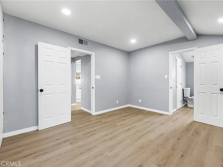 5651 Radford Ave — Photo 4