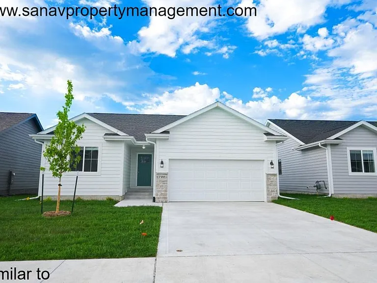 700 SE Mesa Dr — Photo 2