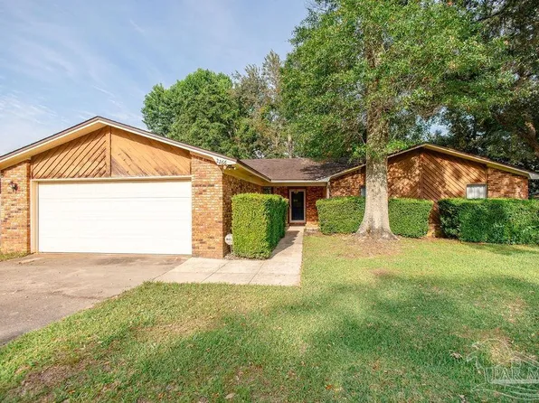 2266 Country Place Cir, Pensacola, FL 32534