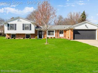 599 Sedgefield Dr, Bloomfield Hills, MI