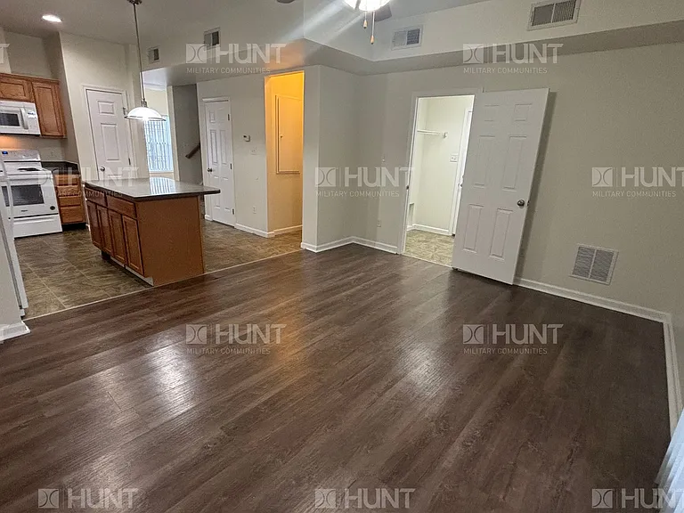 31 Lancaster Ave — Photo 6