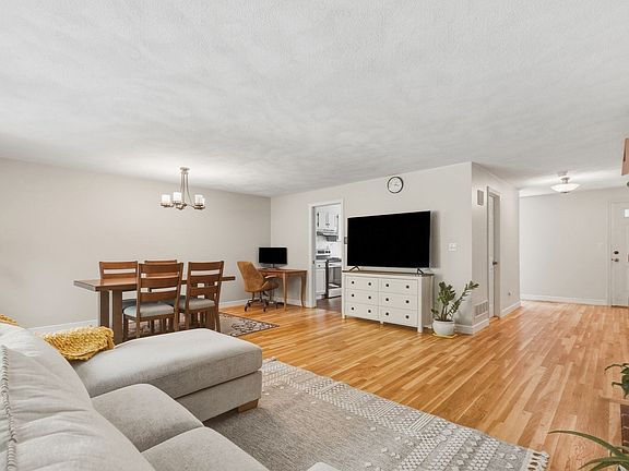 5th image of 3 Seaborn Pl