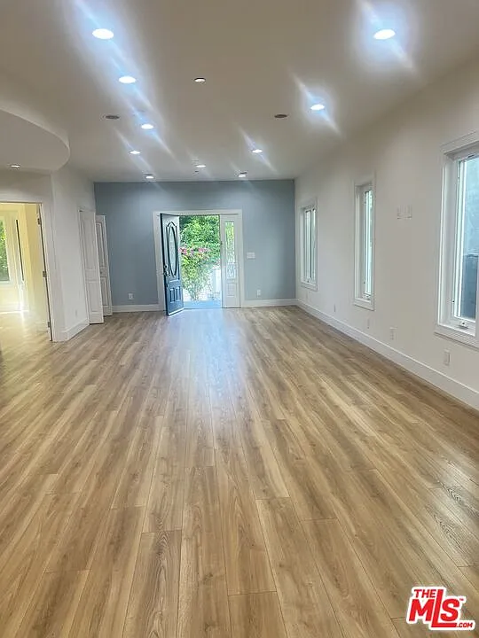 3 bed, 2.0 bath, 1800 sqft, $4,500 — Photo 4
