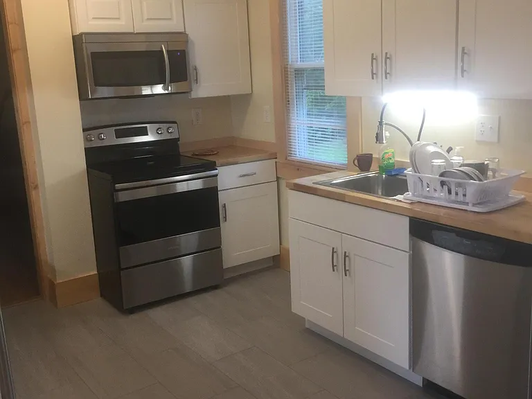320 Sawyer St — Photo 1