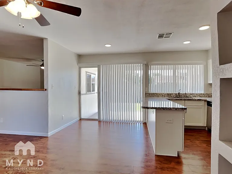 725 W Utopia Rd — Photo 6