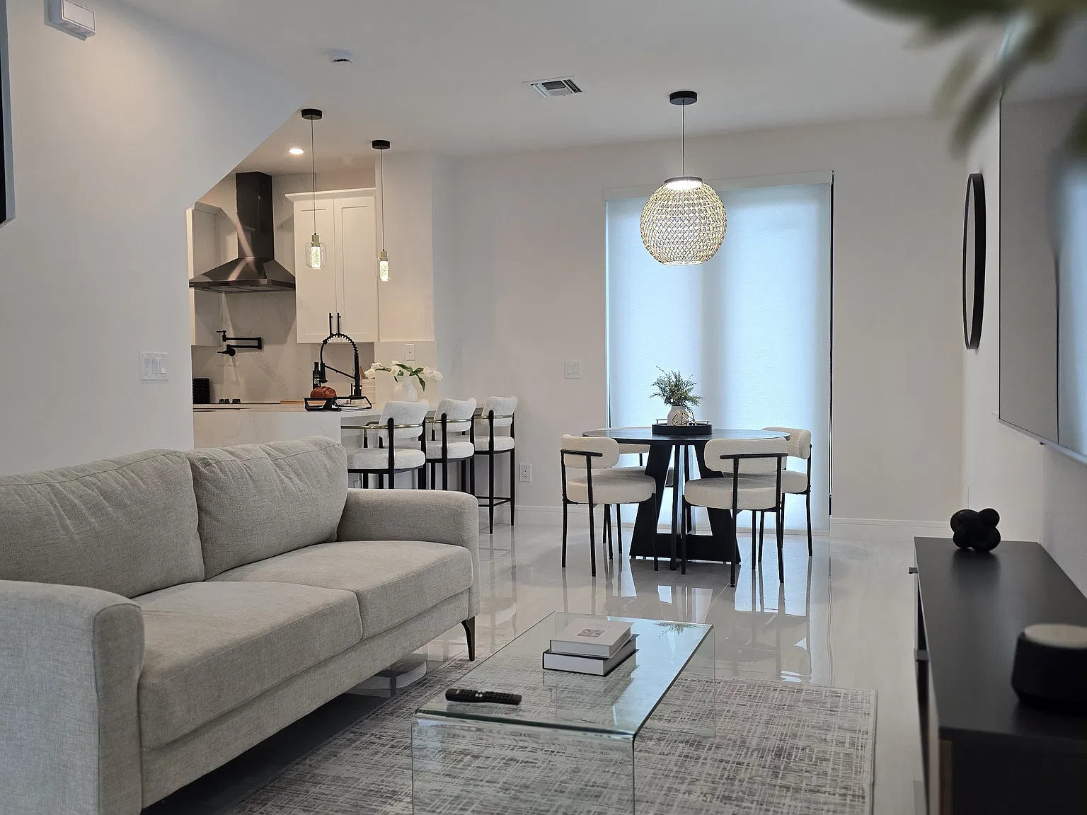 4 bed, 1811 sqft, $3,890 — Photo 4