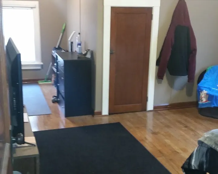 9306 Bancroft Ave — Photo 2