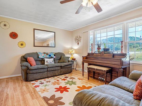 5th image of 504 Stacie Dr