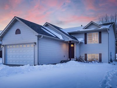 860 Sparrow Rd, Waconia, MN, 55387