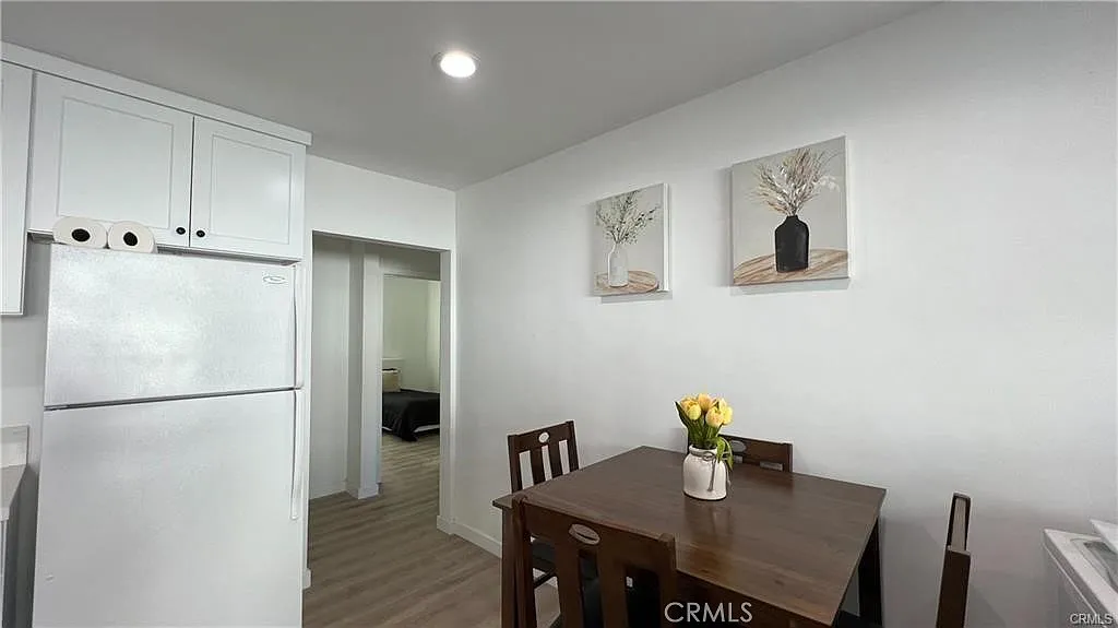 Building Photo - 1445 S Cloverdale Ave #1
